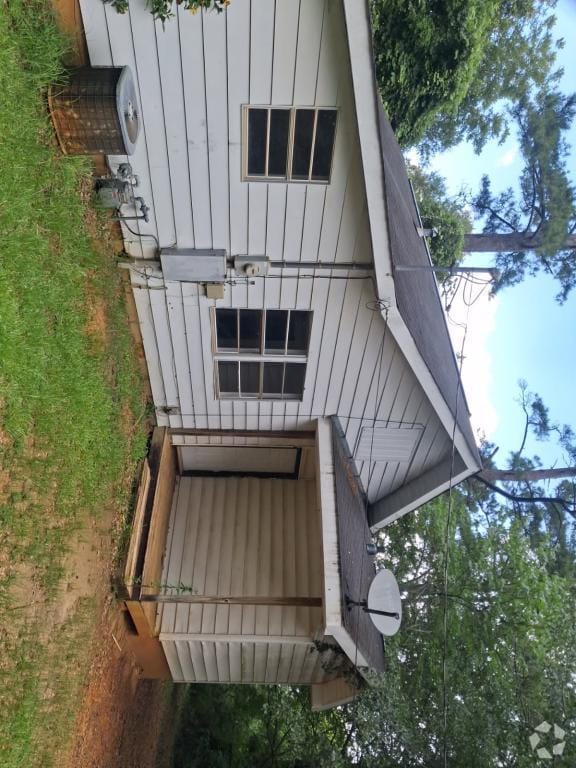 Building Photo - 28 Red Bud St