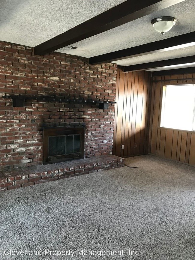 Building Photo - 3 br, 2 bath House - 900 East Rose Ave.