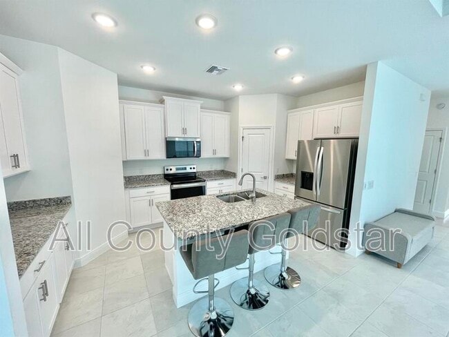 Building Photo - 16901 Lazzo Dr