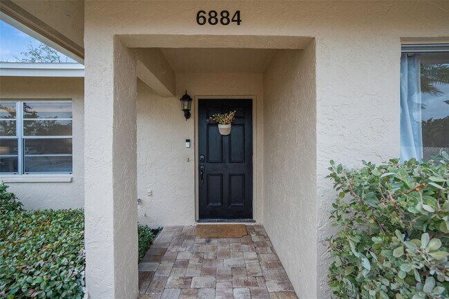 Building Photo - 6884 W Country Club Ln