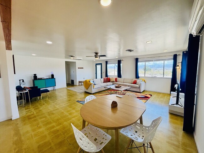 Foto del edificio - Gorgeous Home Surrounded by Panoramic Views