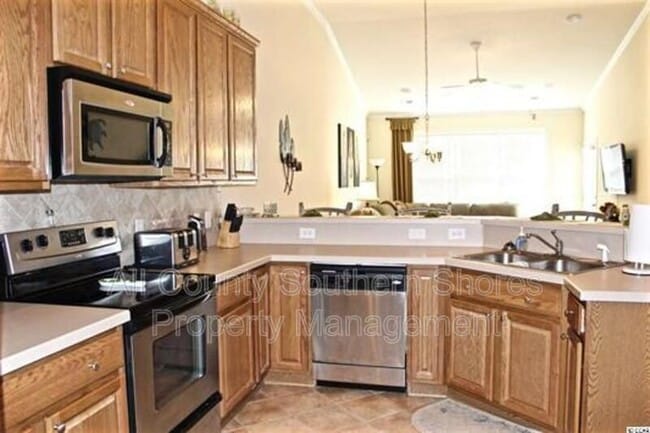 Building Photo - 264 Viareggio Road