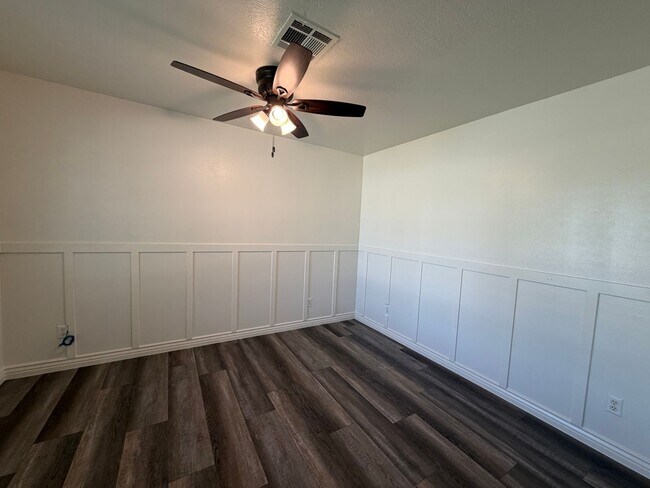 Building Photo - SPACIOUS HOME IN LAVERKIN FOR RENT!