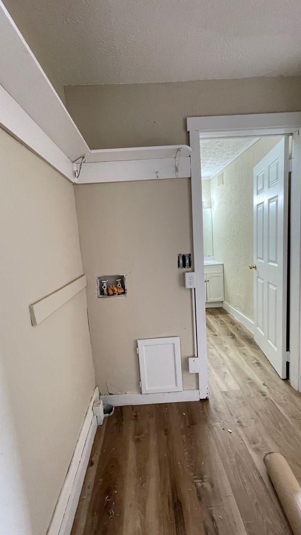 Building Photo - UPSTAIRS....2 Bedroom 1 Bath