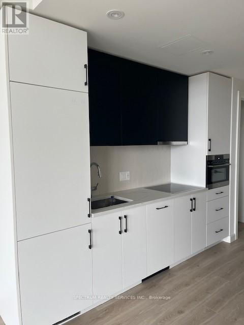 Photo du bâtiment - 741 King St W