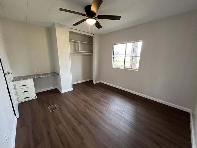 Building Photo - Cute 2 Bed 2 Bath Mobile Home for rent!
