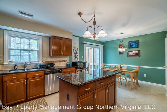 Foto del edificio - 3 br, 3.5 bath House - 8820 EAGLE ROCK LN