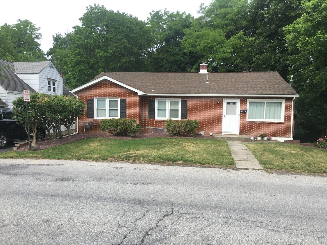 19 Poplar St, Poughkeepsie, NY 12601 House Rental in Poughkeepsie, NY