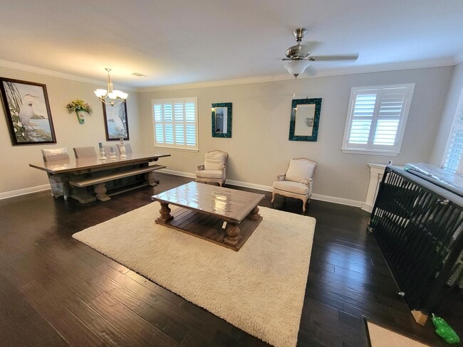 Building Photo - 880 Solimar Way