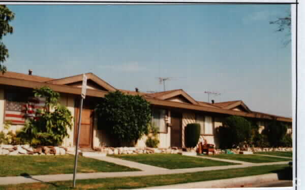 Primary Photo - 1073-1079 West Ave