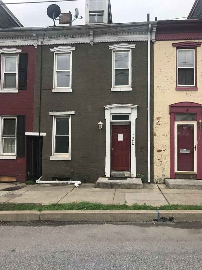 Building Photo - 376 E Philadelphia St