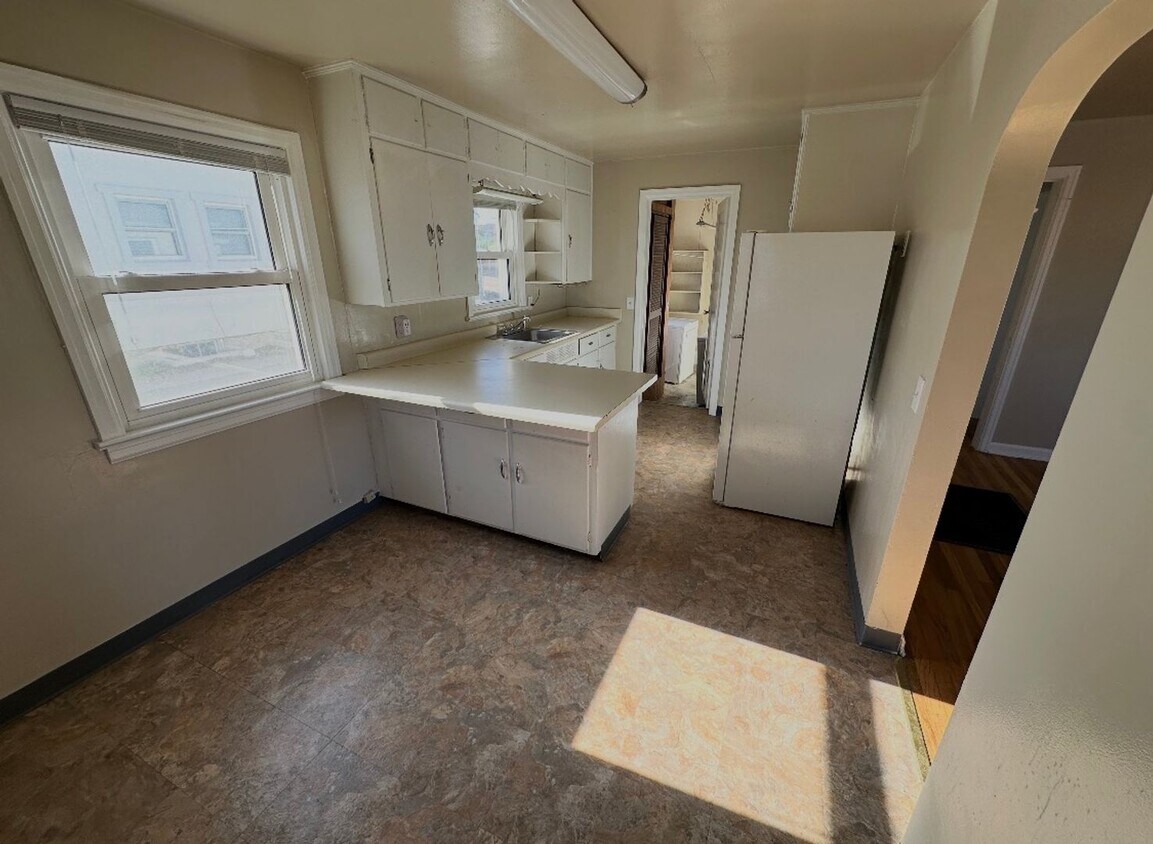 Building Photo - 1 bed 1 bathroom Single Family Home