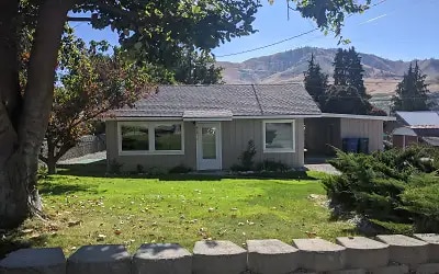 Building Photo - 416 E Eli Ave