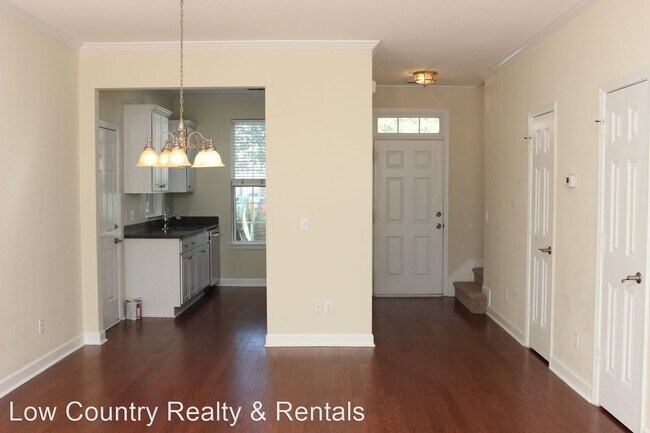 Building Photo - 3 br, 2.5 bath House - 4 Winterberry Lane