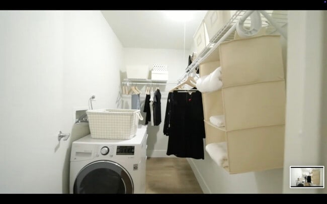 Photo - 1009 N Rush St Apartment