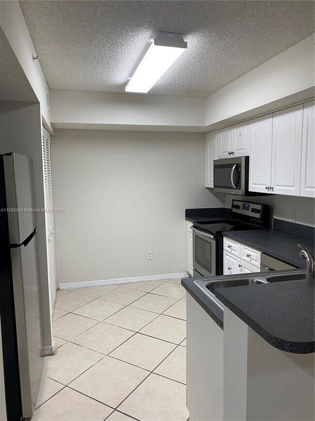 Foto del edificio - 150 NW 96th Ave
