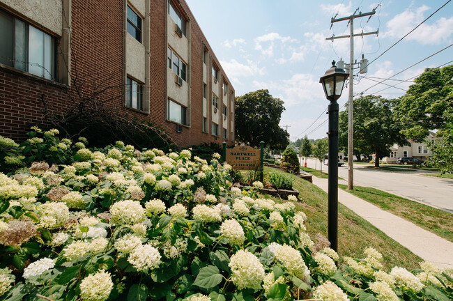 Foto del edificio - Hartwell Place Apartments