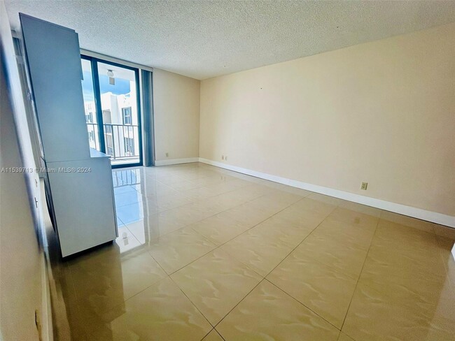 Foto del edificio - 2625 Collins Ave