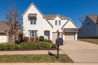 Building Photo - 631 Sire Ave