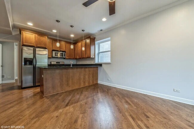 Foto del edificio - 3713 N Kenneth Ave