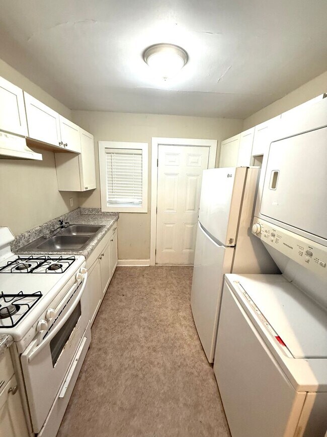 Foto del edificio - ** 1 Bed 1 Bath located In Capitol Heights...