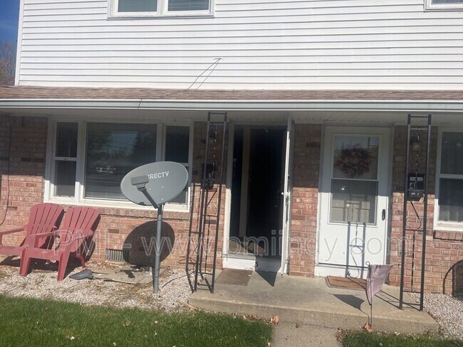 Building Photo - 7044 Meadow Dr