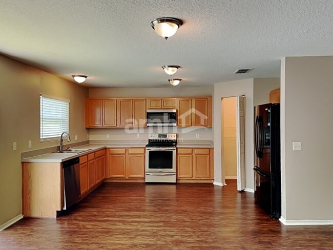 Foto del edificio - 7271 Wakeview Dr