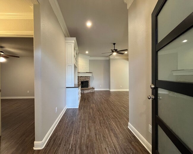Building Photo - 5429 Meadow Ridge Dr