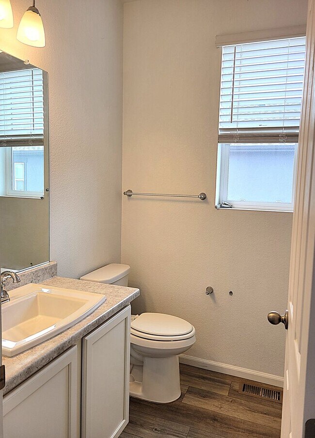 Building Photo - ALL PROSPECTIVE TENANTS MUST SUBMIT A $58 ...