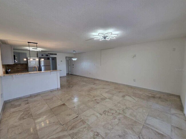 Building Photo - 2424 W Tampa Bay Blvd