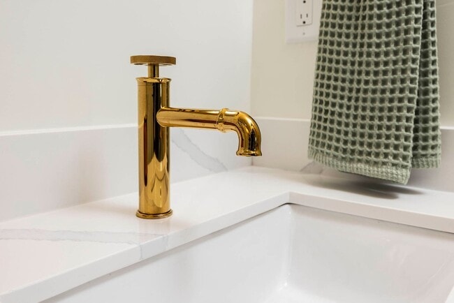 Interior Photo - Ilion