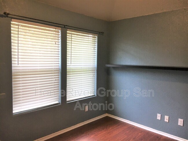 Foto del edificio - 5606 Mumford Path