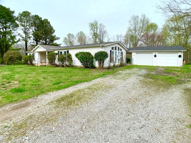 Building Photo - 2551 Farm Cir