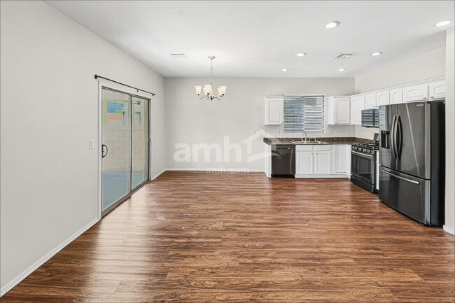 Building Photo - 902 E Autumn Harvest Pl