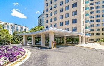 Building Photo - 10401 Grosvenor Pl