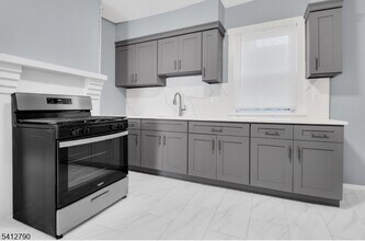 Building Photo - 139 S 8th St