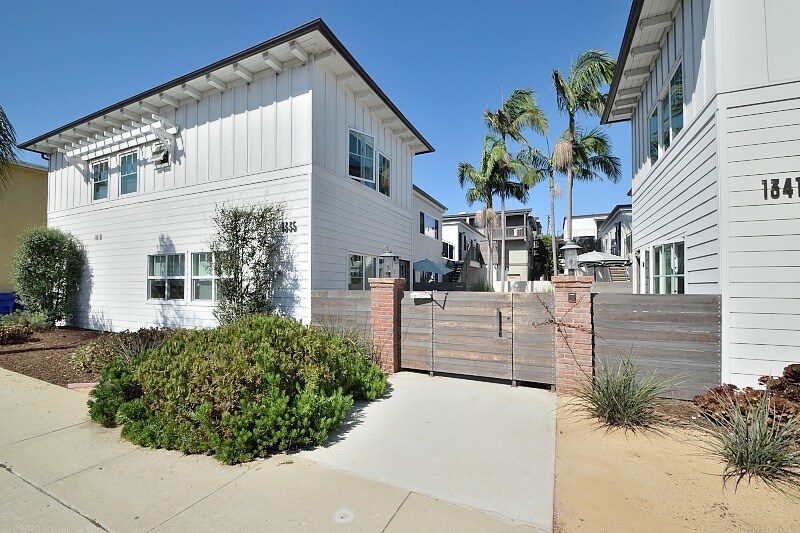 Foto principal - 1335 Manhattan Beach Blvd