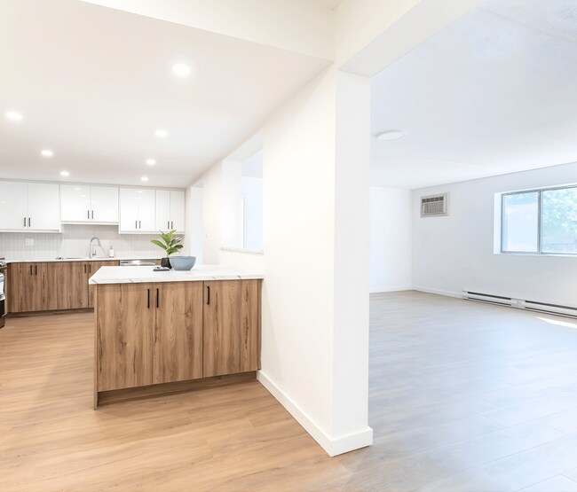 Building Photo - Heritage Place