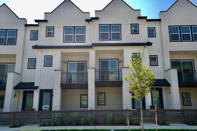 Building Photo - 11431 Colony Row