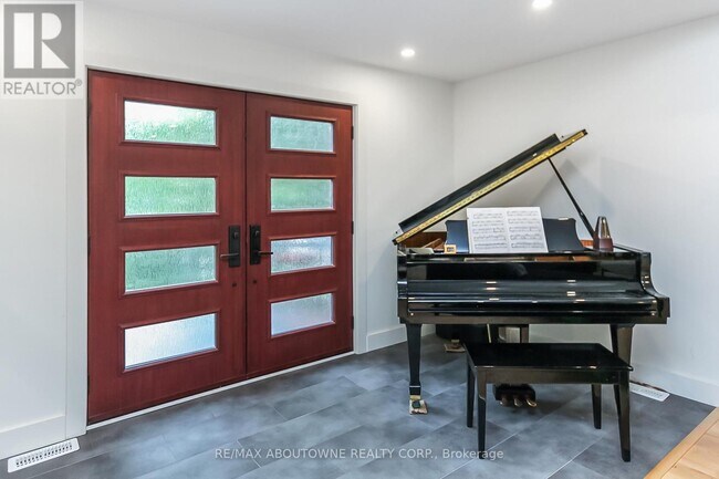 Photo du bâtiment - 12 49th St N