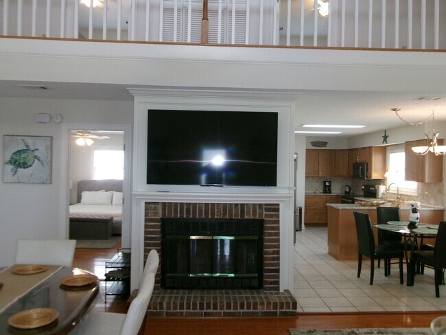 Building Photo - 3 bedroom raised beach home on Ocean Boule...