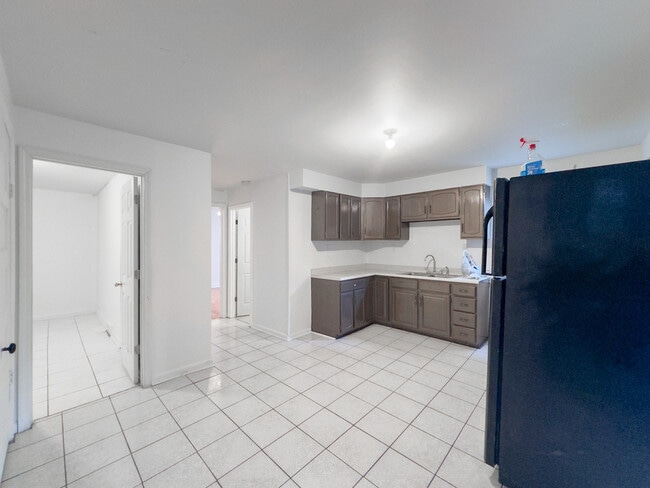 Building Photo - 1910 N Kedvale Ave