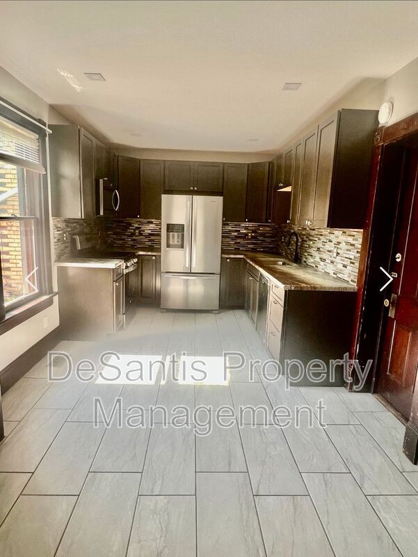 Building Photo - 700 Market St