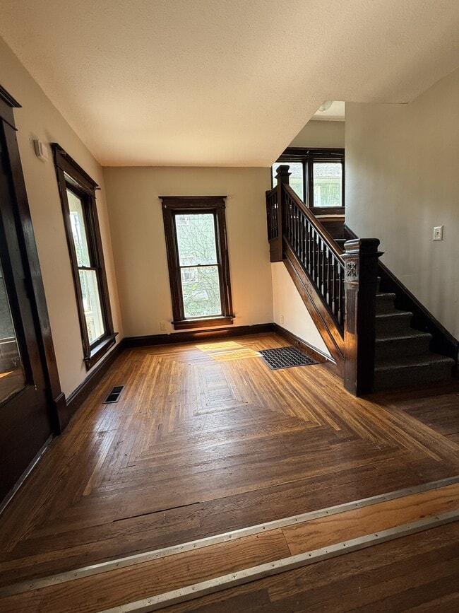 Foto del edificio - 430 Elmwood Pl