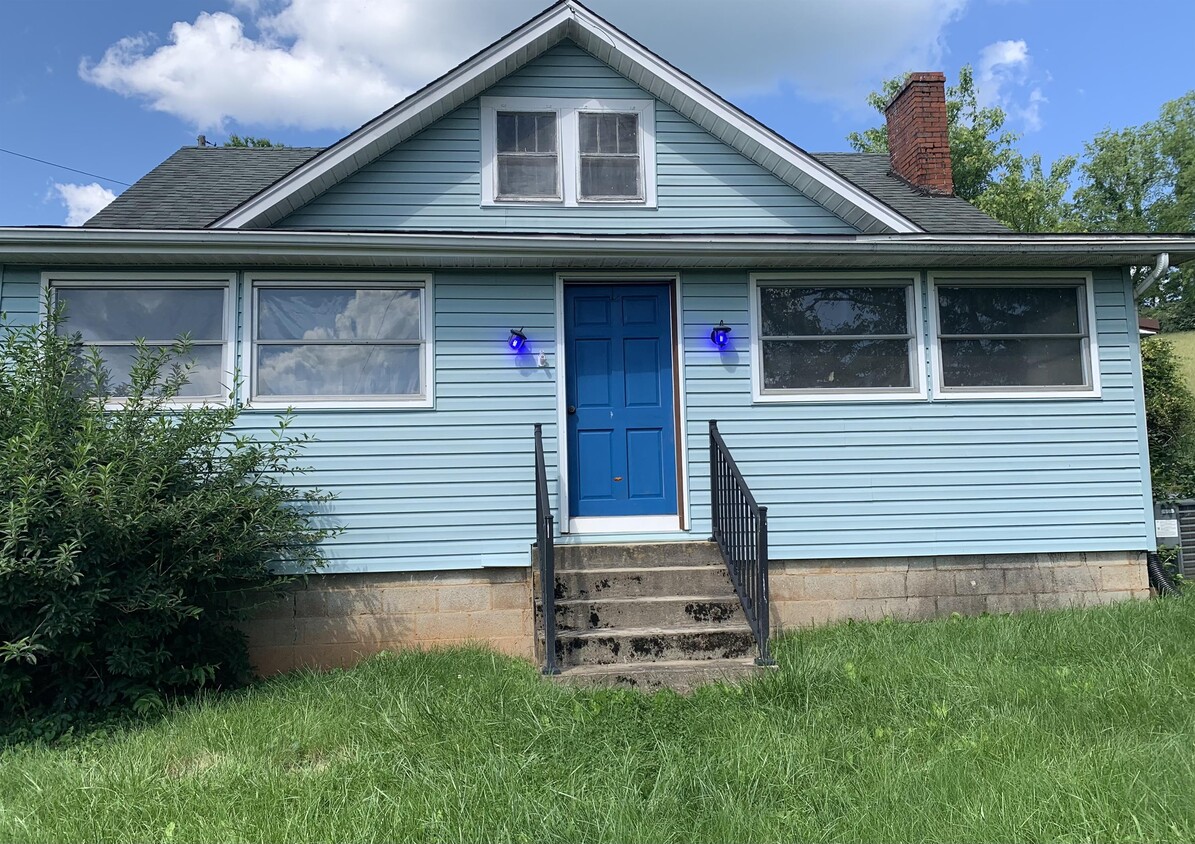 Primary Photo - 1586 Red Hill Rd