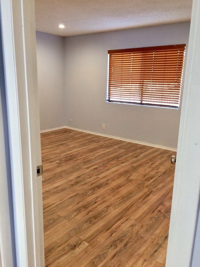 Foto del edificio - 1549 W 146th St