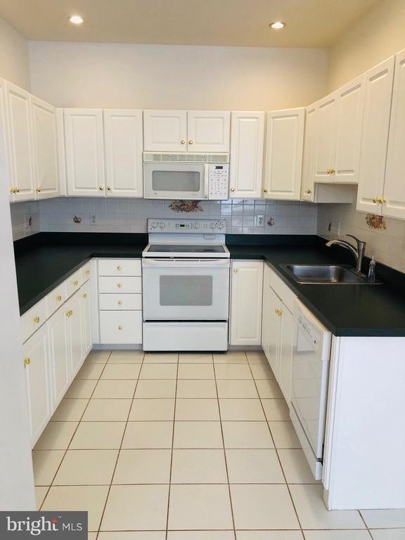 Building Photo - 1081 Chanticleer