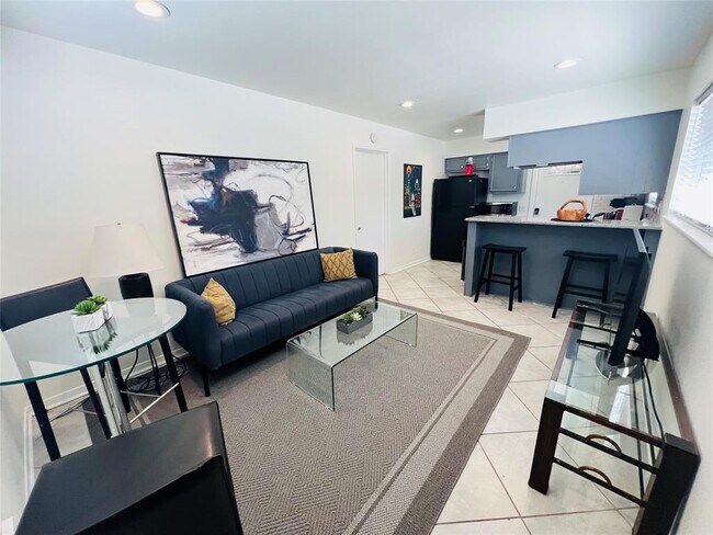 Foto del edificio - 1715 Bluebonnet Ln
