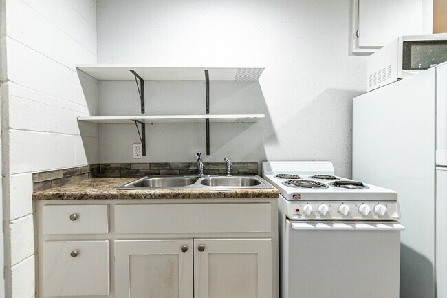 Foto del edificio - 1 Bedroom with Private Yard