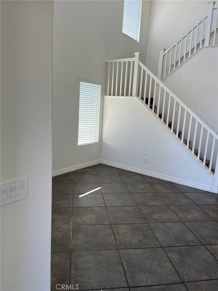 Building Photo - 762 St James Dr